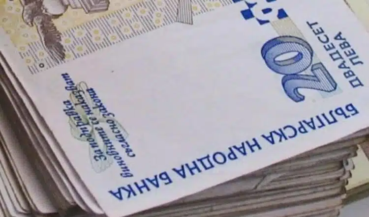 Изгубена чанта с пари бе намерена от 13 годишно дете, била на пенсионери, които преди години го спасили 1