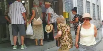 Родни пенсионери от Добрич с коментар за лева и еврото: важно е парите да ни стигат 2