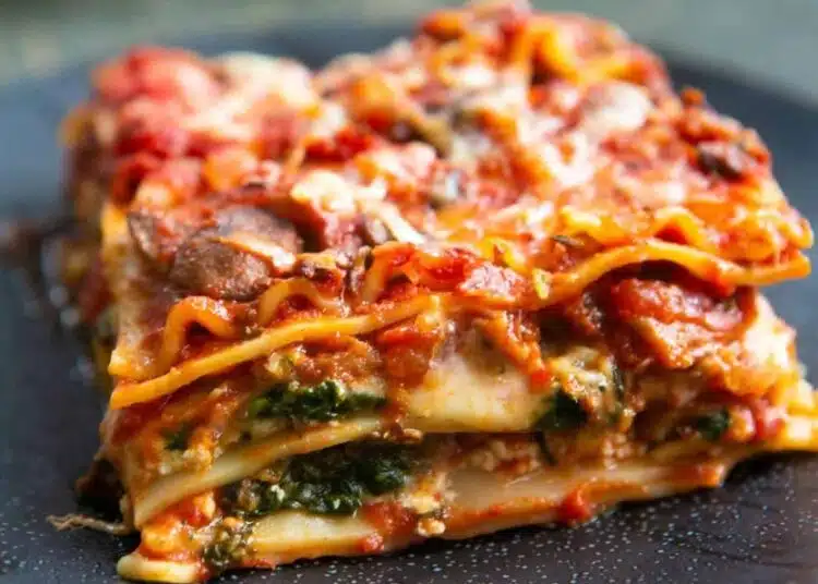 Слагам яйце и зеленчуци: След около 30 минути вкусната лазаня е готова! 1
