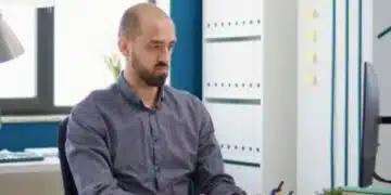 Колко пъти на час трябва да ставате, когато извършвате заседнала работа, за да останете здрави? 2