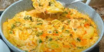 Тиквички с пилешко месо в невероятен сос. Сочно и вкусно ястие за всеки повод: проста рецепта 15