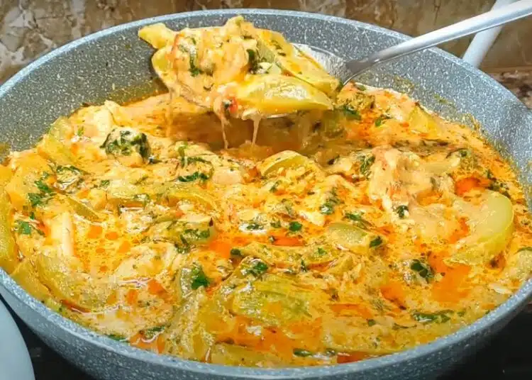 Тиквички с пилешко месо в невероятен сос. Сочно и вкусно ястие за всеки повод: проста рецепта 1