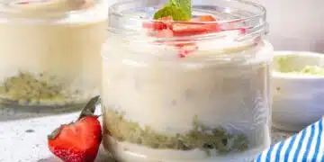 Парфе от ягоди и матча - приготвяне на летен студен десерт 4