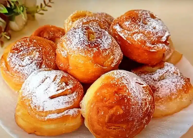 Готвя ябълкова вкусотия в тиган, за да е хрупкава коричката, а вътре да има море от крехък пълнеж... любим десерт! 1