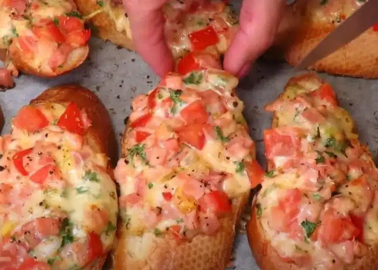 Тази закуска ще зарадва всички. Сандвич пица за деца и възрастни: вкусна топла за 10 минути 1