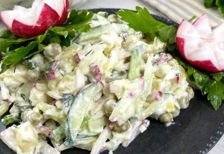 От прости продукти, но толкова вкусни. Винаги приготвям салата "Беседка" в любимата си вила 1