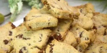 От 2 дни правя нова рецепта за вкусни бисквитки. Намерих я в кулинарно списание от близкото минало 7