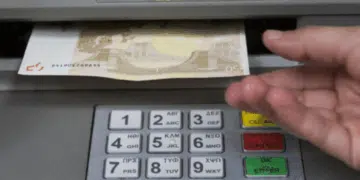 В Гърция вече се случва! Теглят се пари от банкомат без такса 6
