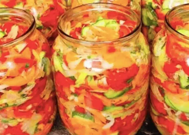 Ще отворите буркан през зимата и ще ахнете: невероятно вкусна рецепта, приготвена от домати и краставици 1