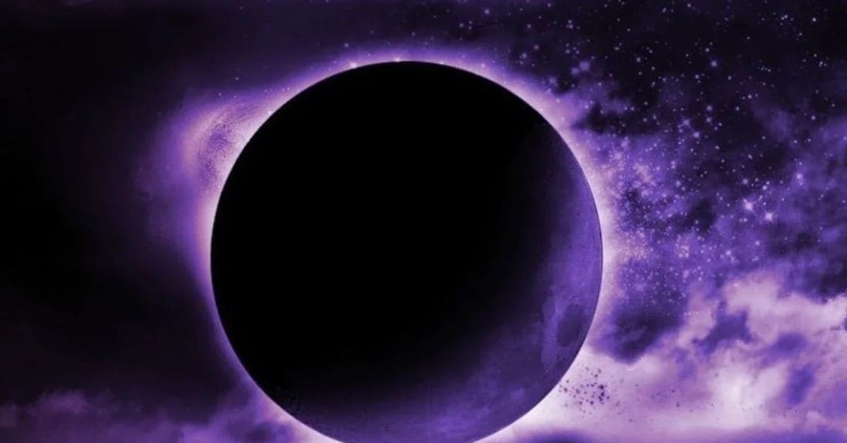 Черна Луна в Лъв: Защо 22 август 2025 г. ще бъде вашата точка без връщане Лилаво затъмнение на небесно тяло със сияние на фона на звезден космос.