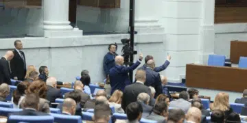 Депутатите наесен с много приятен сюрприз, освен 33 дни ваканция, получават и 11% увеличение на заплатите си 15