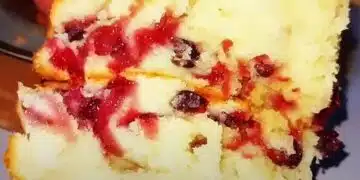 Просто го разбъркайте и го сложете във фурната. Пай с касис, който ще надмине дори торта 4