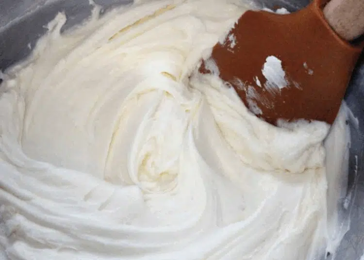 Взимам 1 литър мляко и си правя вкусна заквасена сметана у дома. Точно както баба прави на село 1