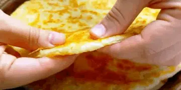Брашно, грис и вряла вода. Вече не купувам хляб, правя вкусни питки 6