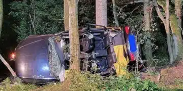Трагедия! Две двойки загинаха в ужасна катастрофа след като кола се вряза в дървета 14