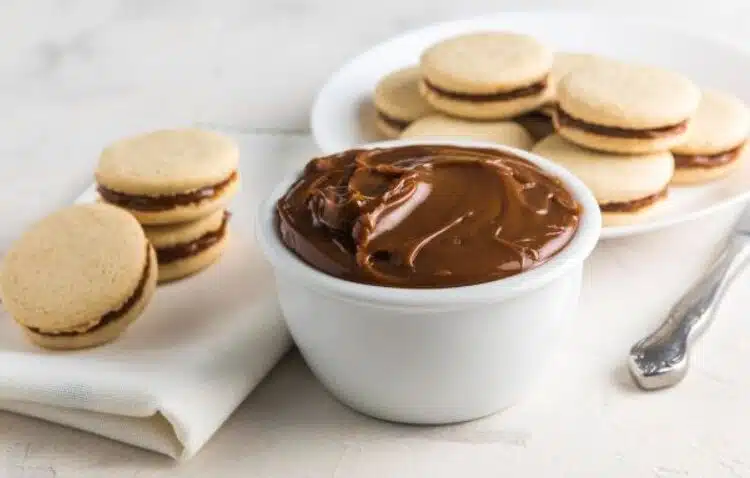 Вкусно кондензирано мляко от круши за зимата: само 3 съставки и е готово! 1