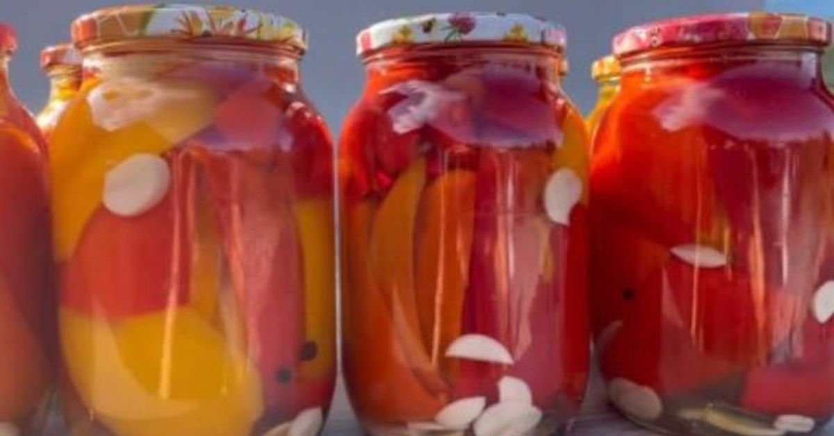 Мариновани чушки без олио: бърза рецепта за зимата Домашни буркани с мариновани червени и жълти чушки и чесън