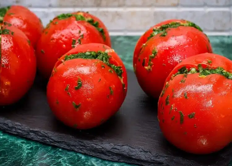 Мариновани домати с чесън и билки. Рецепта, която ще изненада дори опитни домакини: бърза и невероятно вкусна! 1