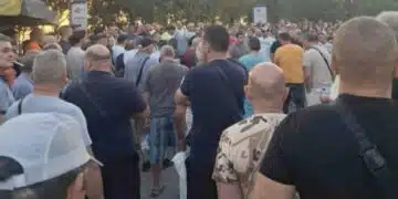 Работници в предприятието КЦМ излизат на протест, настояват за по-високи заплати 4