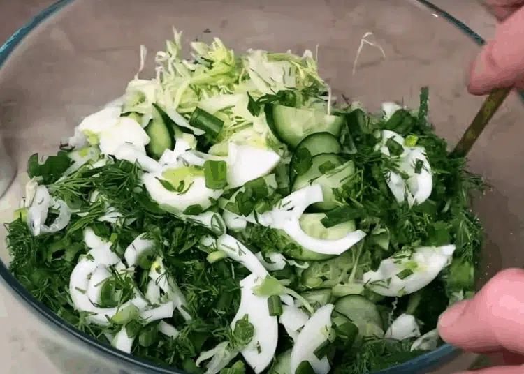 Хрупкава, сочна и невероятно вкусна! Най-лятната зелева салата: лесна рецепта набързо 1