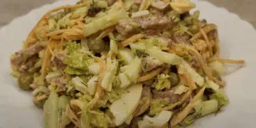 Хрупкава, прясна и невероятно вкусна! Салата с китайско зеле, която ще украси дори най-изисканата вечеря 8