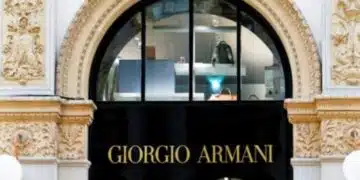 Джорджо Армани е наредил неговата империя да бъде продадена 1