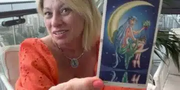 Анджела Пърл разкри коя зодия ще претърпи дълбока трансформация през октомври 9
