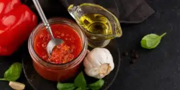 Рецепта за зимна аджика, която е издържала проверката на времето 1