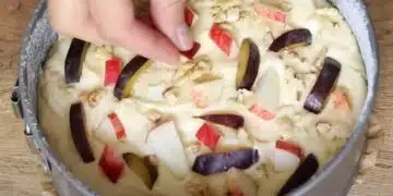 Кремообразна нежност и сочни ябълки във всяка хапка - пай, който ще ви накара да забравите за сладкарниците! 3