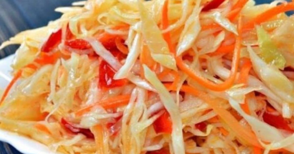 Кисело зеле с грозде, готово само за 24 часа: Топ рецепта Прясна салата от настъргано зеле, моркови и червена чушка.