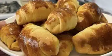 Много вкусни и крехки кроасани с кефир: всеки може да ги приготви 2