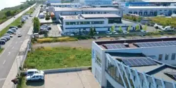 Индустриален район с паркинг и сгради