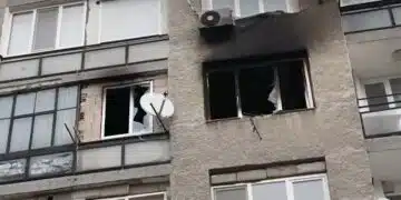 Изгорели прозорци на сграда