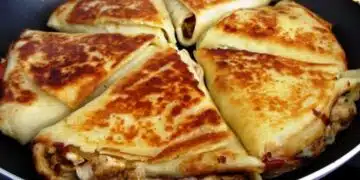 По-лесно е да се направи, отколкото да се поръча. Палачинки с цветен пълнеж: рецепта, която улеснява живота 2