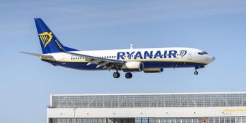 Самолет на Ryanair в полет