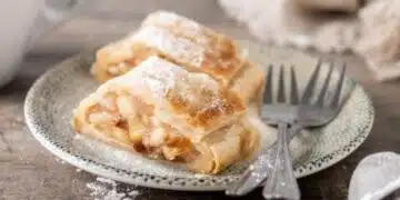 Нежно и вкусно ябълково руло за всеки празник 1