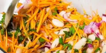 Салата с моркови и боб
