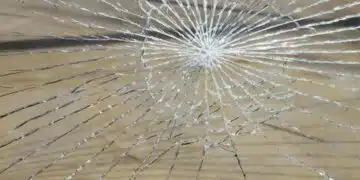 Какво да направите, ако стъклото се счупи: лайфхак за перфектно почистване без риск 1