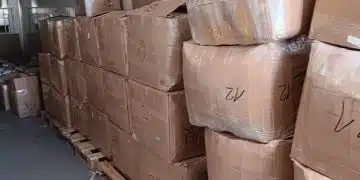 Кутии натрупани в склад