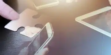 Телефони и пъзел на маса