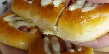 Тестени изделия с колбас и сирене