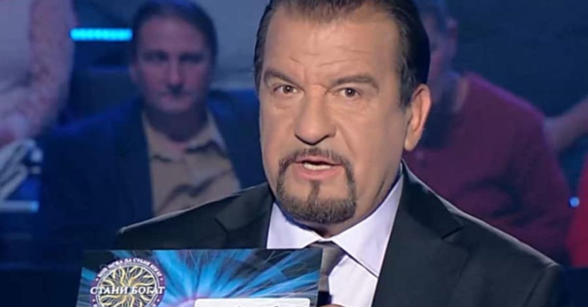 Истината за еврото излезе наяве в „Стани богат“ Водещ на "Стани богат" държи карта с 2000 в телевизионно студио.