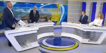 ТВ студио с водещи и гости.