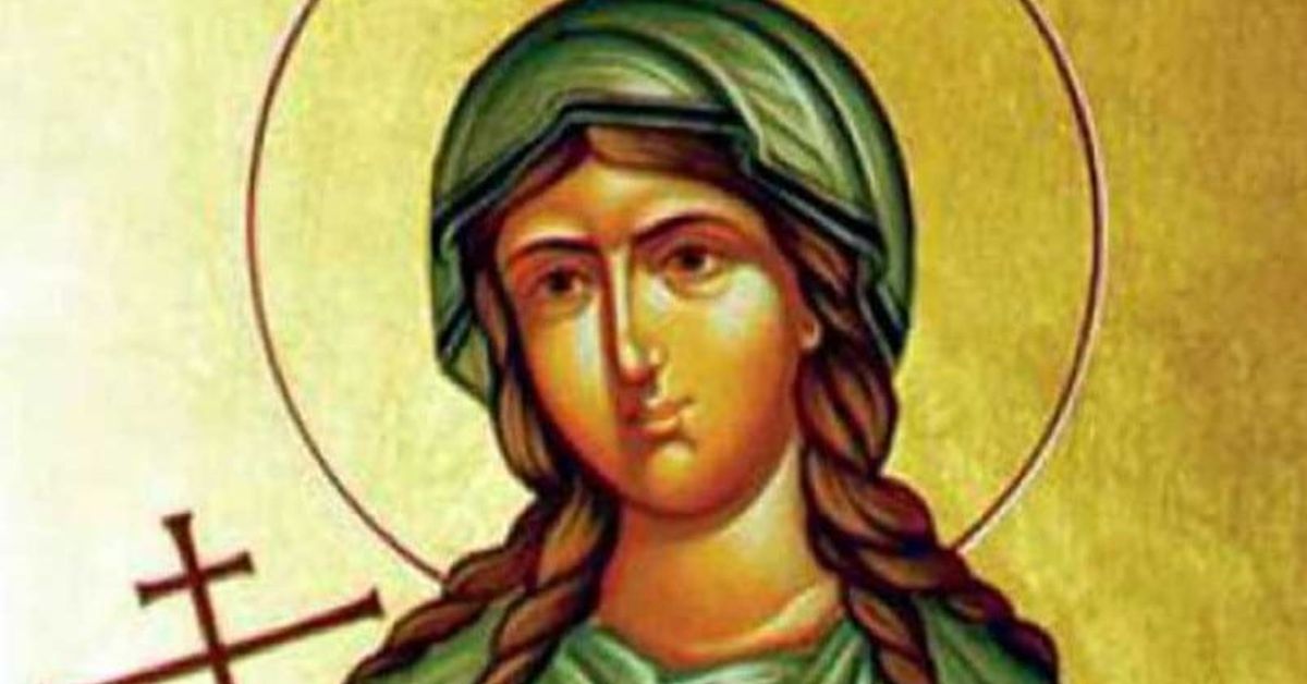 Църковен празник 18 октомври: Повод да почерпят имат 11 български имена Икона на светица с ореол, зелена забрадка, плитки и кръст на златен фон.