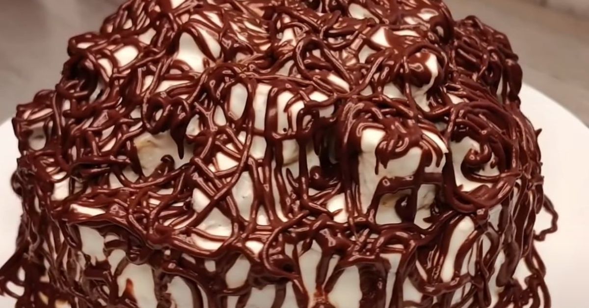 Тайната на най-мързеливата, но невероятно вкусна торта. Къдраво момче - приготвена без месене и без стрес! Шоколадова торта с крем и декорация