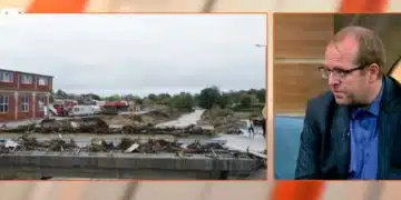 Наводнение, разрушения и бедствие.