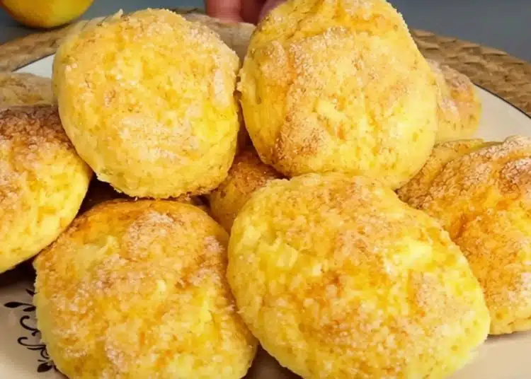 Кифлички с извара и ябълки без мая: готови за по-малко време, отколкото е необходимо, за да се облечете за работа 1