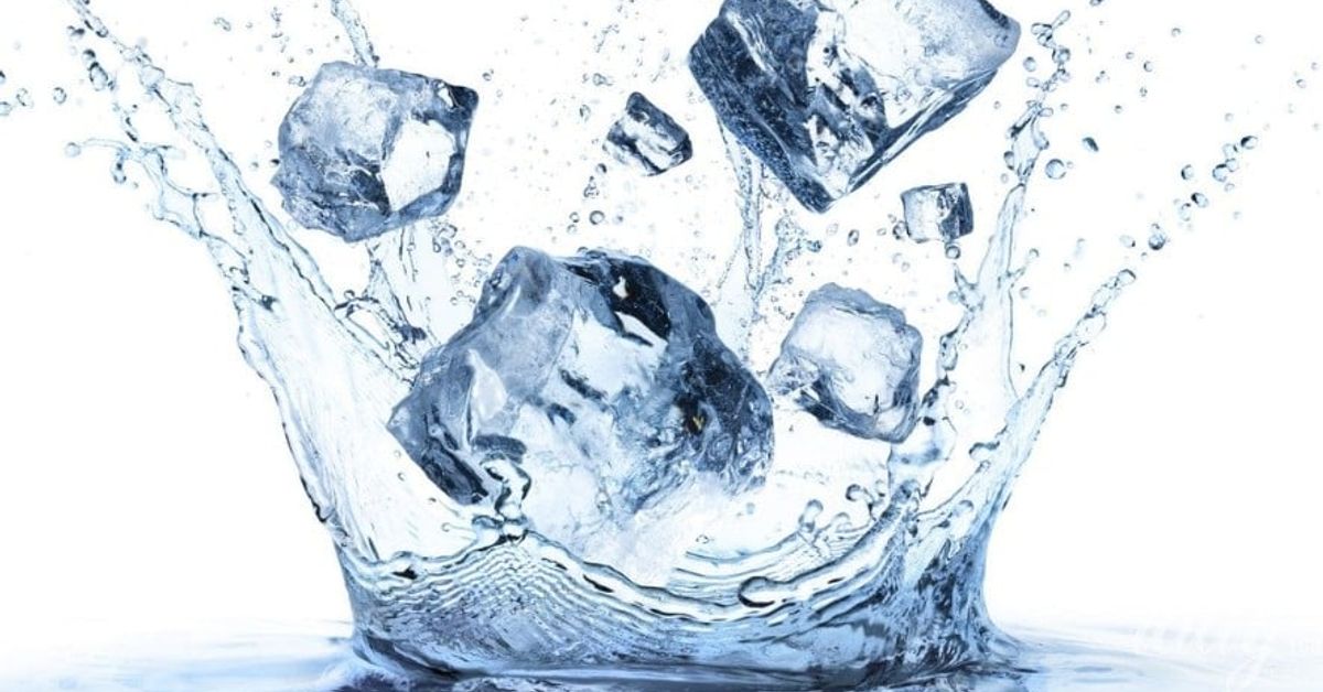 Маска за лице с ледена вода: Наистина ли работи популярната тенденция в TikTok? Ледени кубчета в сплъстена вода