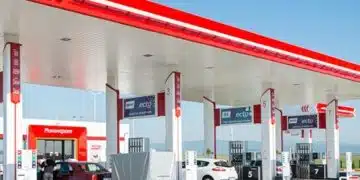 Гигантът „Лукойл“ започва да затваря бензиностанции 2