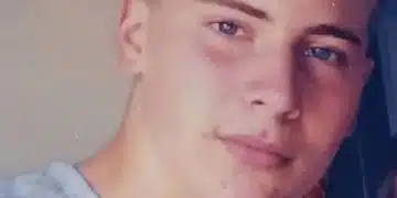 Млад мъж с тъжен израз.